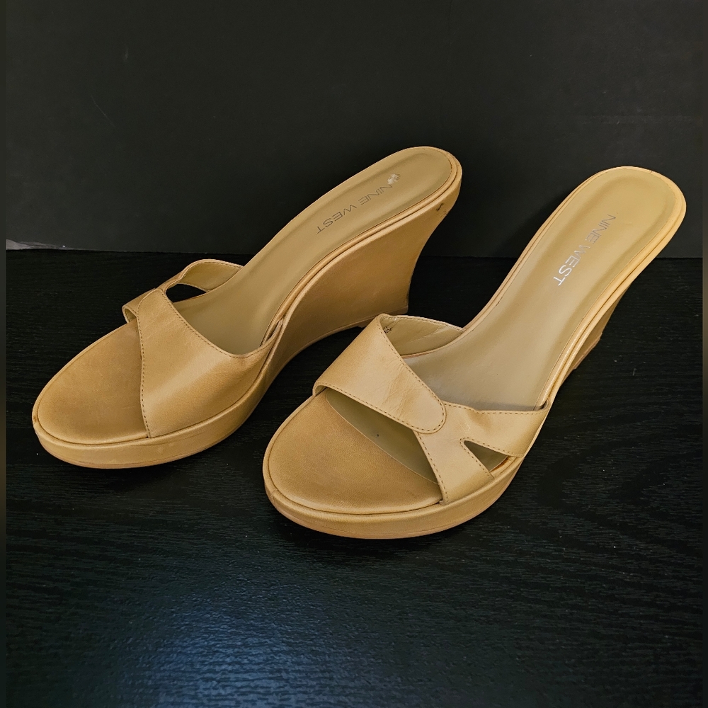 Women's wedge shoes